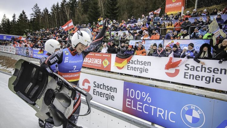 Latvijas kamaniņu braucējiem bronzas medaļa pasaules čempionāta komandu stafetē