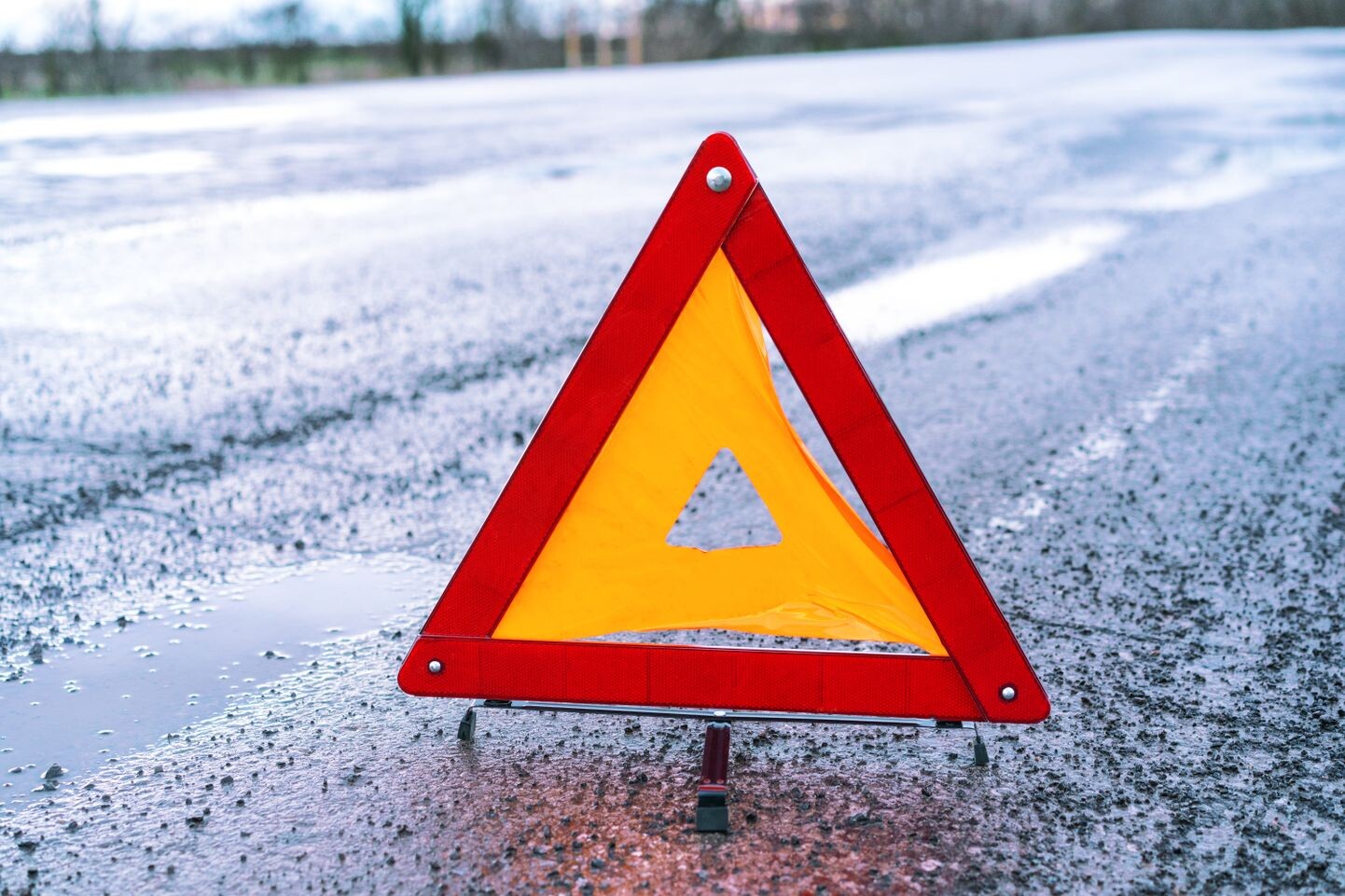 Un atkal neredz zīmi “Dodiet ceļu” – “Renault” saduras ar “Hyundai”