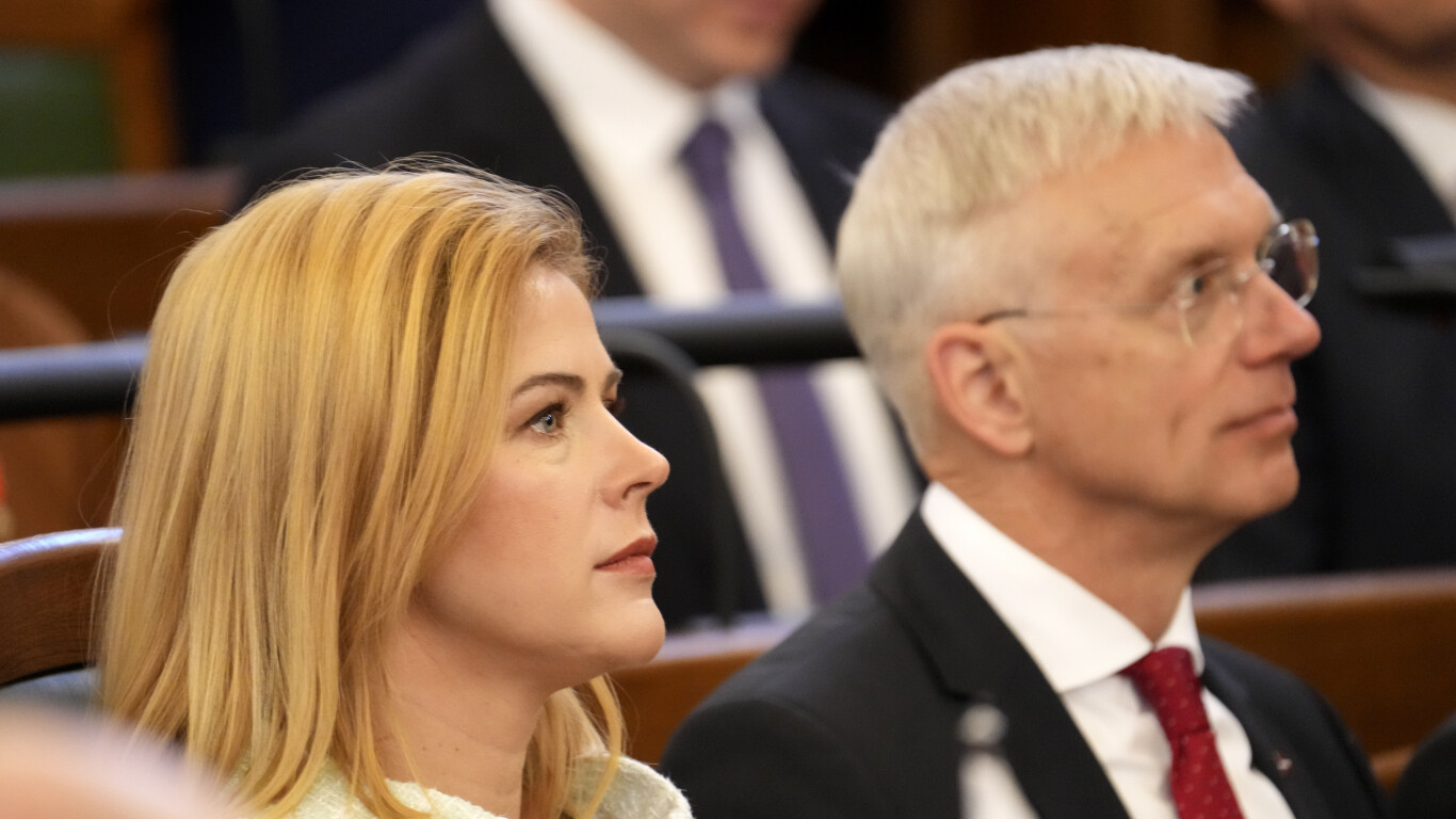 Gada spārnotajam teicienam piedāvā Kariņa ieteikumu Siliņai paņemt līdzi lieku veļu un Dzalba izteikumu par primāro veselības aprūpi