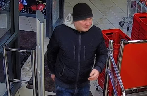 Policija Liepājā skaidro vīriešu identitāti