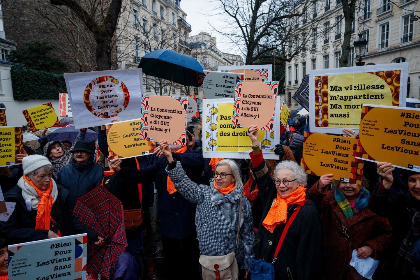 Francijas Nacionālā sapulce apstiprina likumprojektu, lai iekļautu konstitūcijā tiesības uz abortu