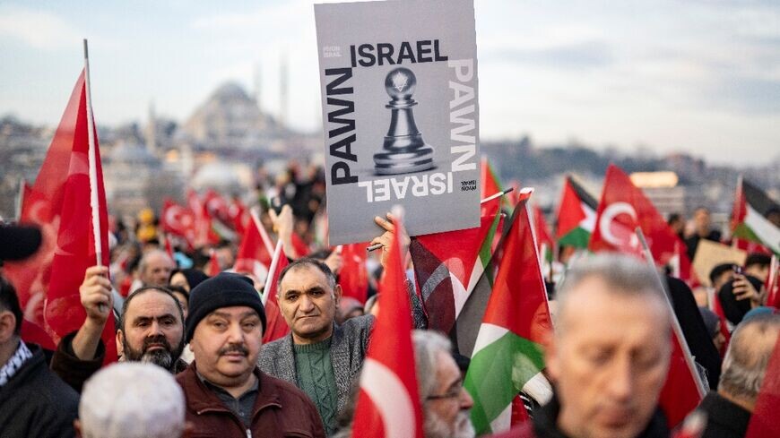 Tūkstošiem cilvēku Stambulā protestē pret Izraēlu