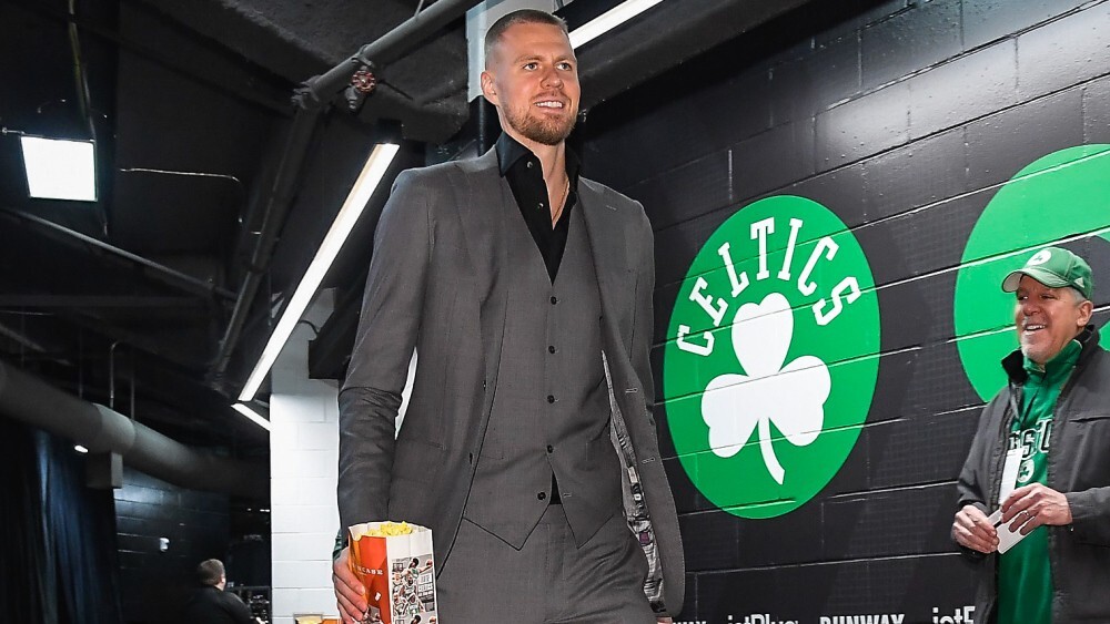 “Celtics” bez Porziņģa uzvar Fīniksā