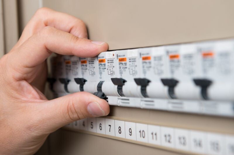 Februārī elektroenerģijas tirgus cena Latvijā pieauga par 65%