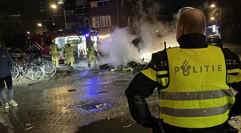 Nīderlandē gadu mijas svinības daudzviet pāraugušas vardarbībā