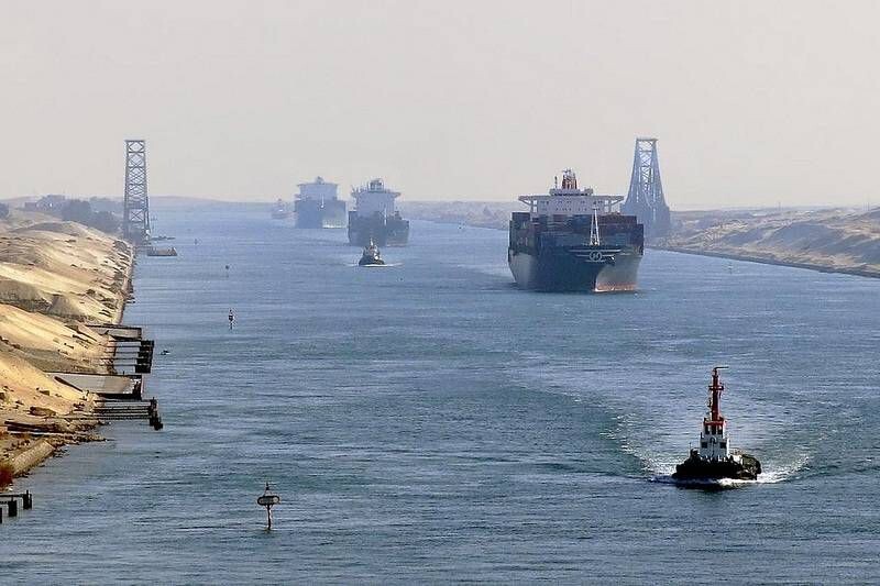 Pēc hutiešu uzbrukumiem satiksme caur Suecas kanālu sarukusi par 42%