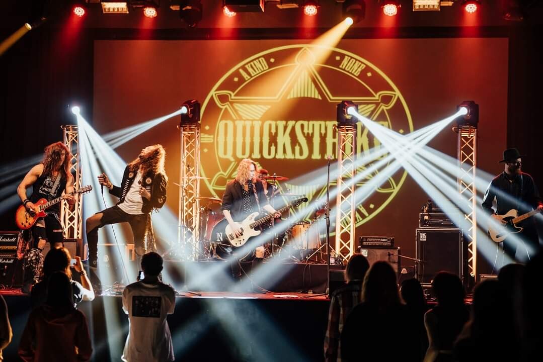 Ugunīgs rokenrols nedēļas nogalē – “Quickstrike” viesosies “Fontaine Palace”
