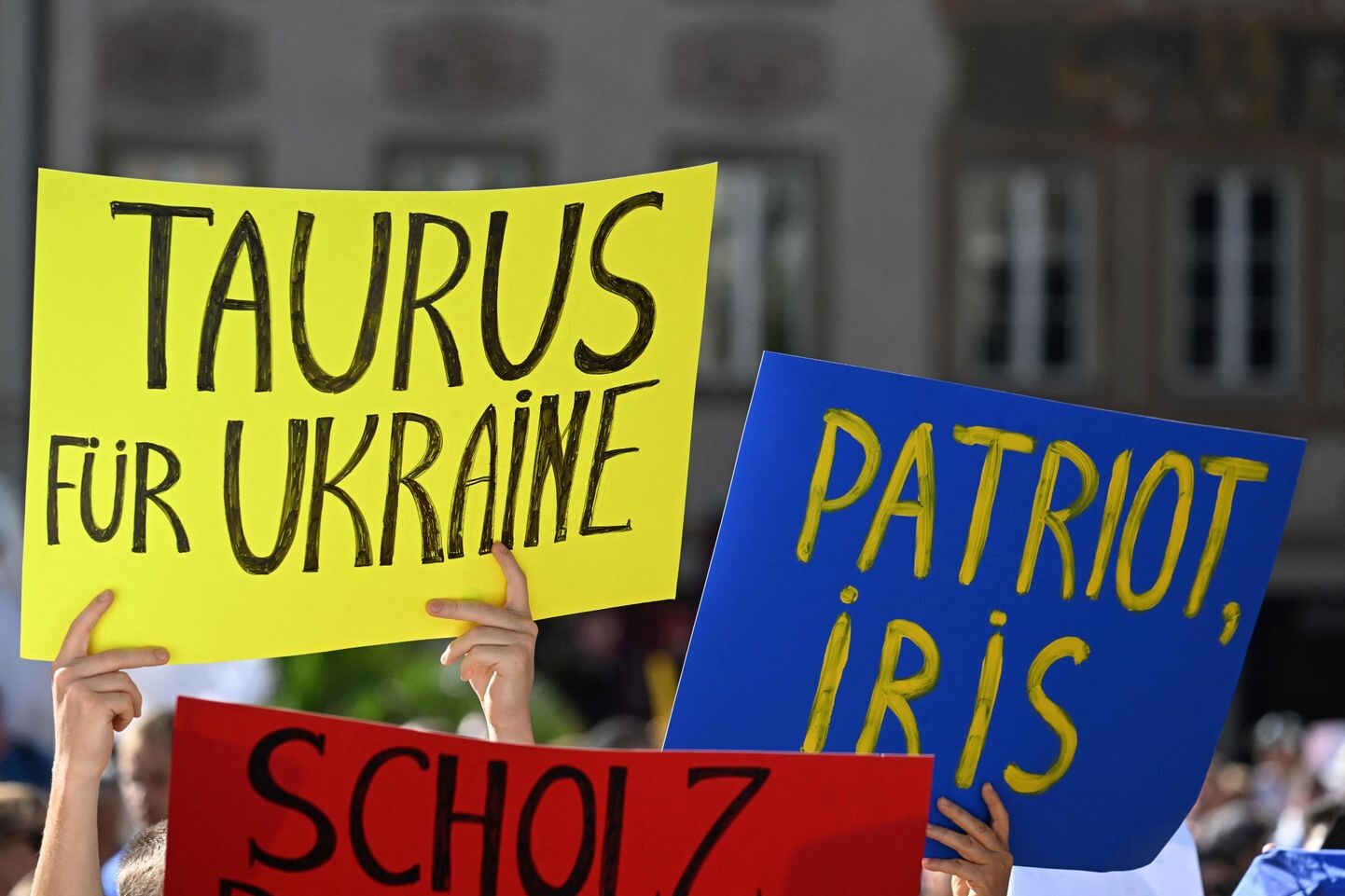Polija mudina Ukrainai nodrošināt tālas darbības raķetes