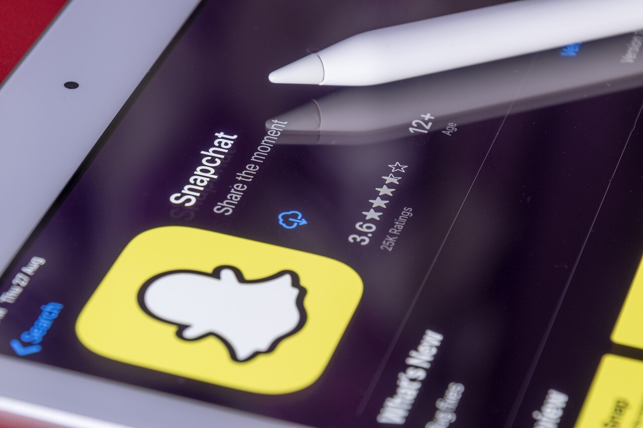 “Snapchat” ļauj vecākiem ierobežot bērnu iespējas izmantot mākslīgā intelekta sarunbotu “My AI”