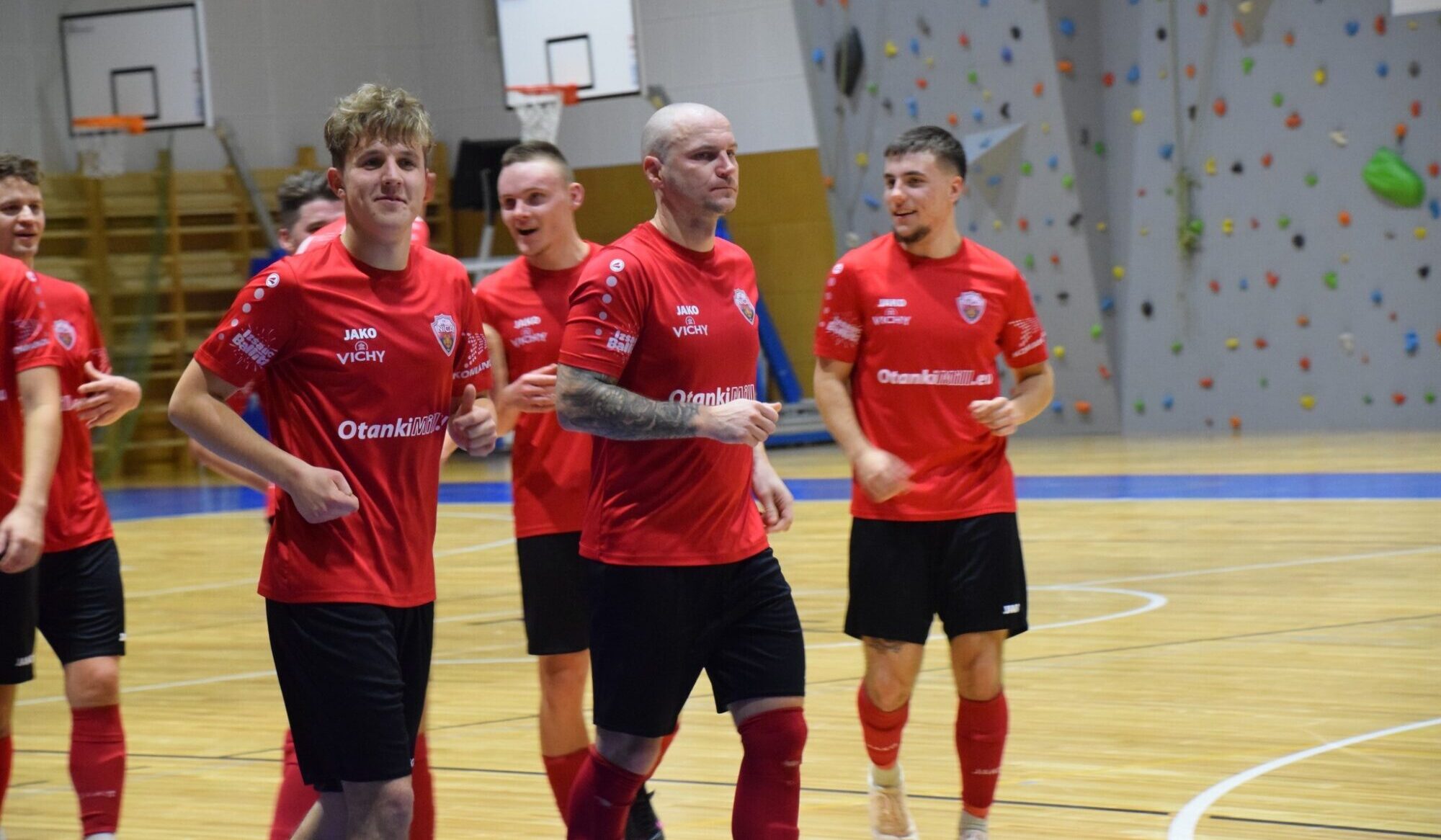 Brazīliešu telpu futbolisti zibeņoja virslīgas spēlē Nīcā