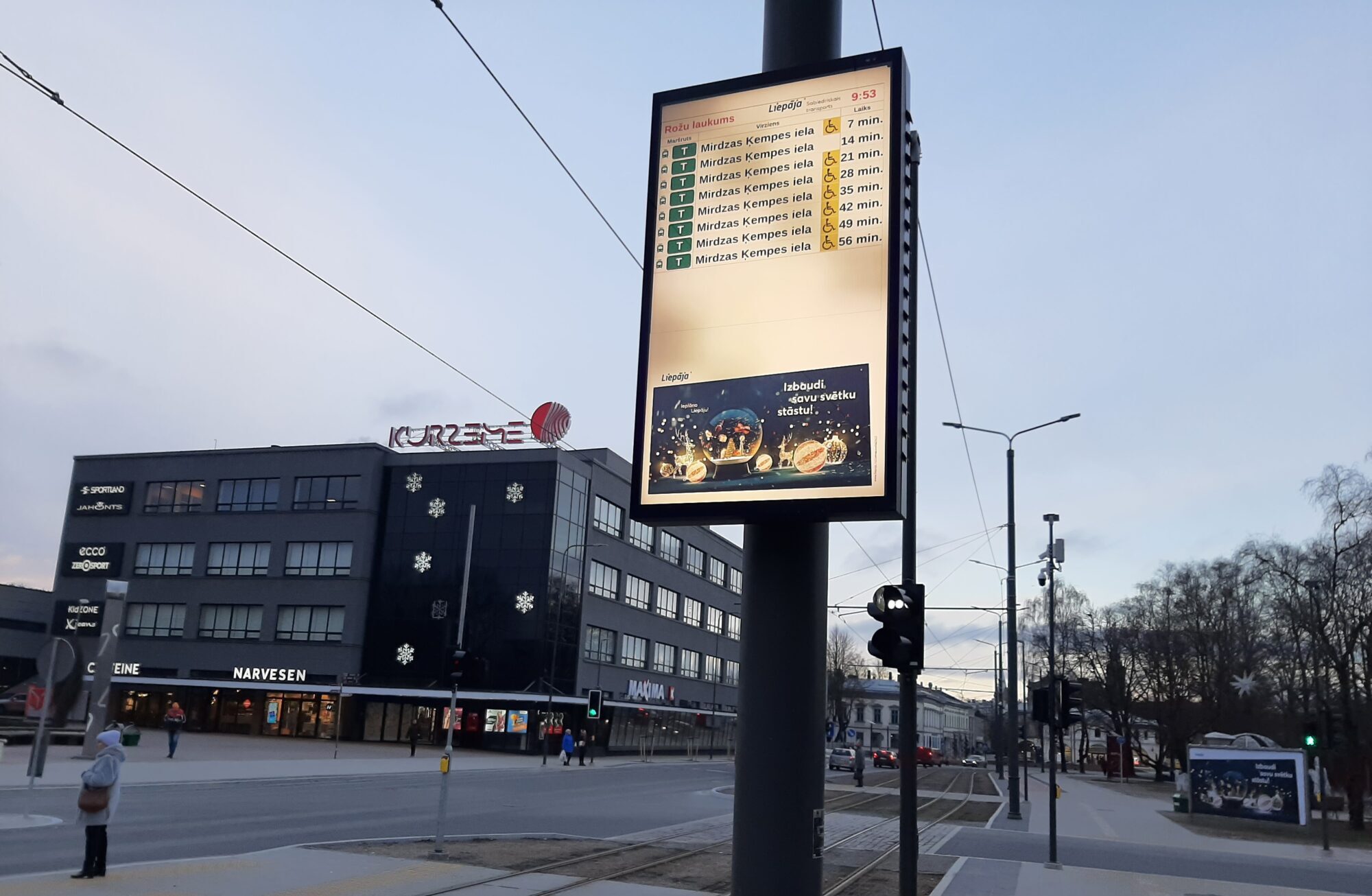 Pieturā var izpētīt, kad pienāks svētku tramvajs