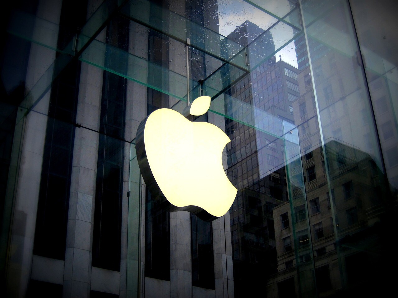 “Bloomberg”: “Apple” aplūko personīgo robotu izstrādes iespējas