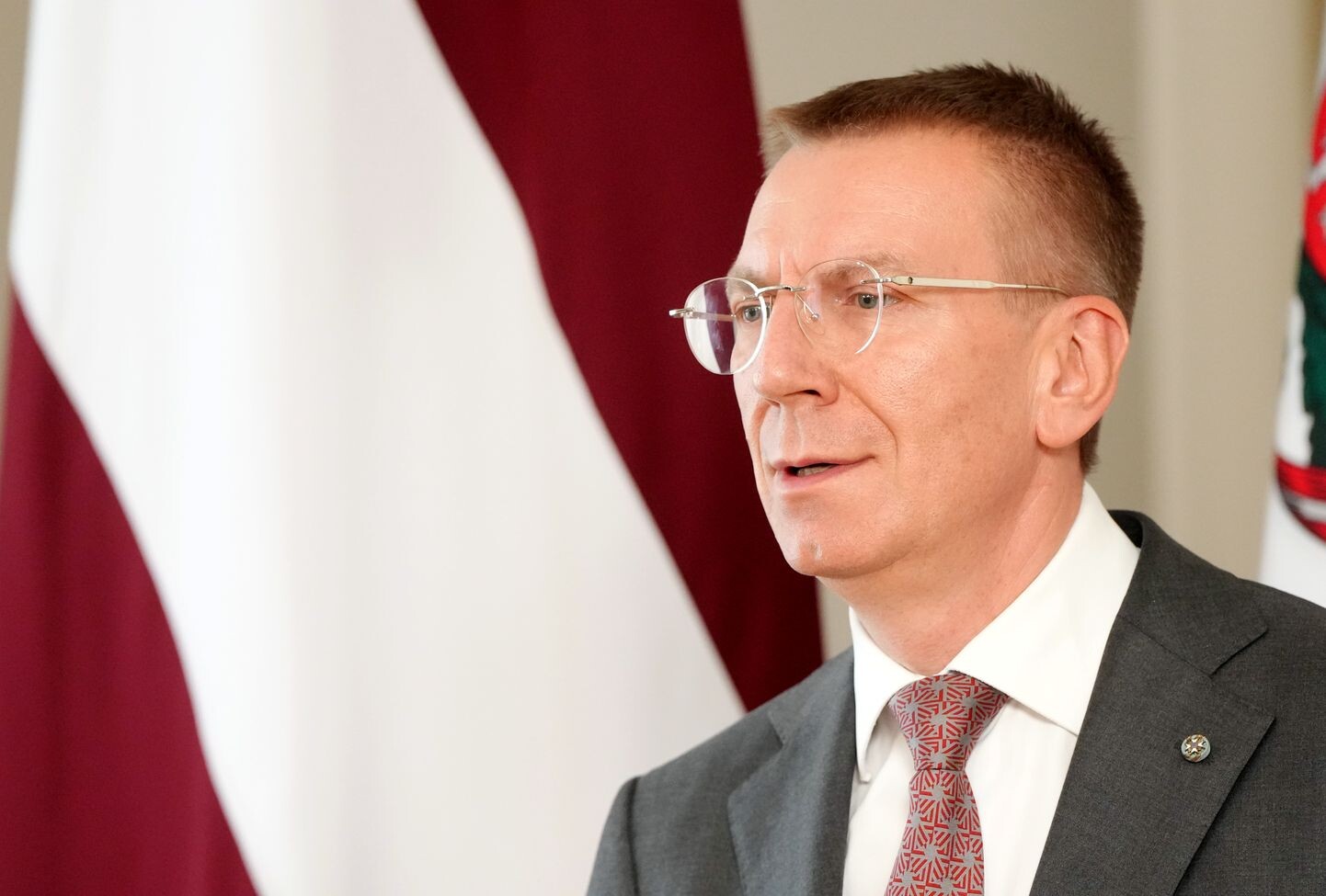 Prezidents izsludina likuma grozījumus partnerības institūta ieviešanai Latvijā