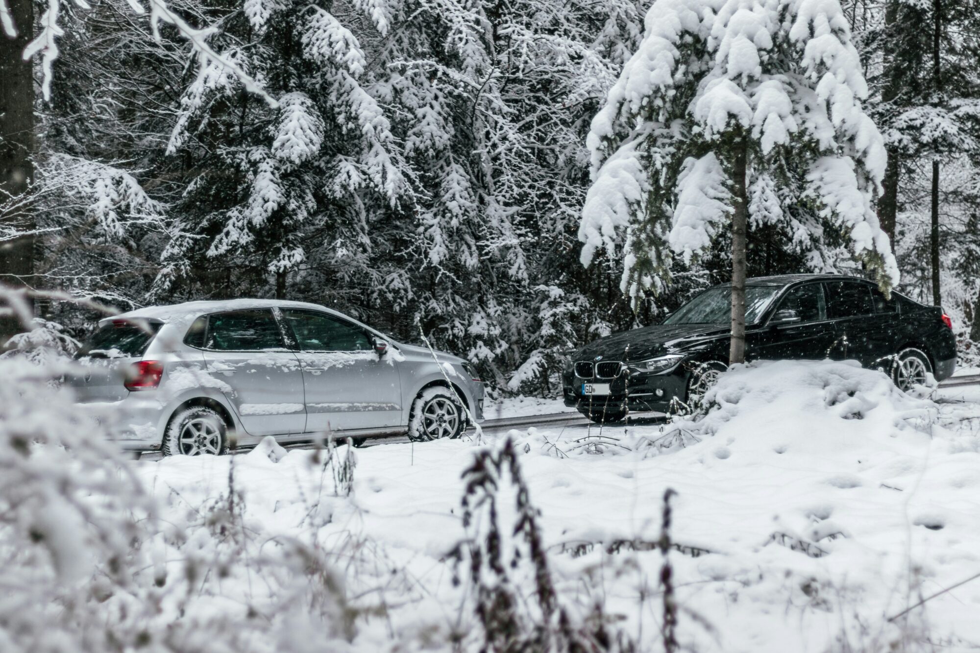Pētījumā atklāts: vairums šoferu dod priekšroku pelēkiem, nevis spilgtas krāsas auto