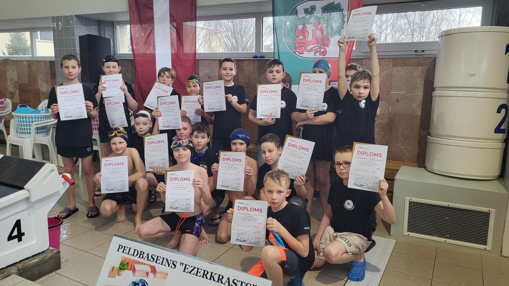 Peldētāji uzkrāj pieredzi, startējot sacensībās “Kraula diena”