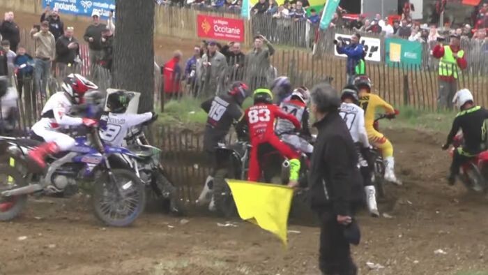 Video: Jonass pēc starta iekuļas sadursmē ar konkurentiem