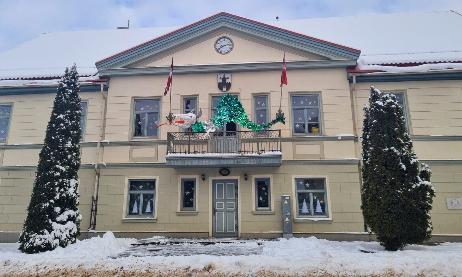 Aizputē truša figūru nomaina pūķis