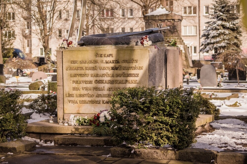 Liepājā cildinās Kalpaka veikumu Latvijas bruņoto spēku veidošanā