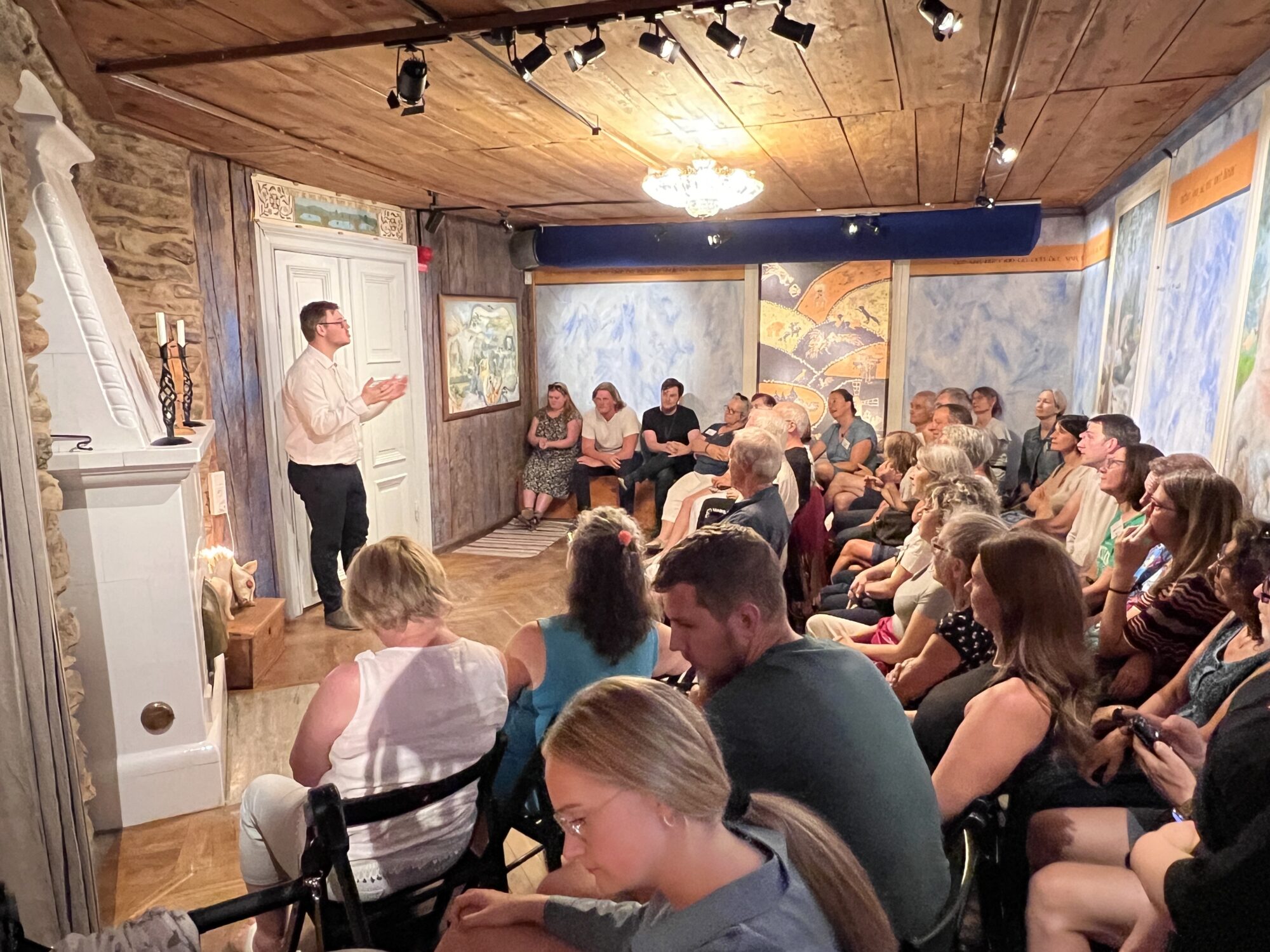 Ikviens ir stāstnieks. Jākoba Elofsona stāstu veidošanas meistarklase Liepājas Leļļu teātrī