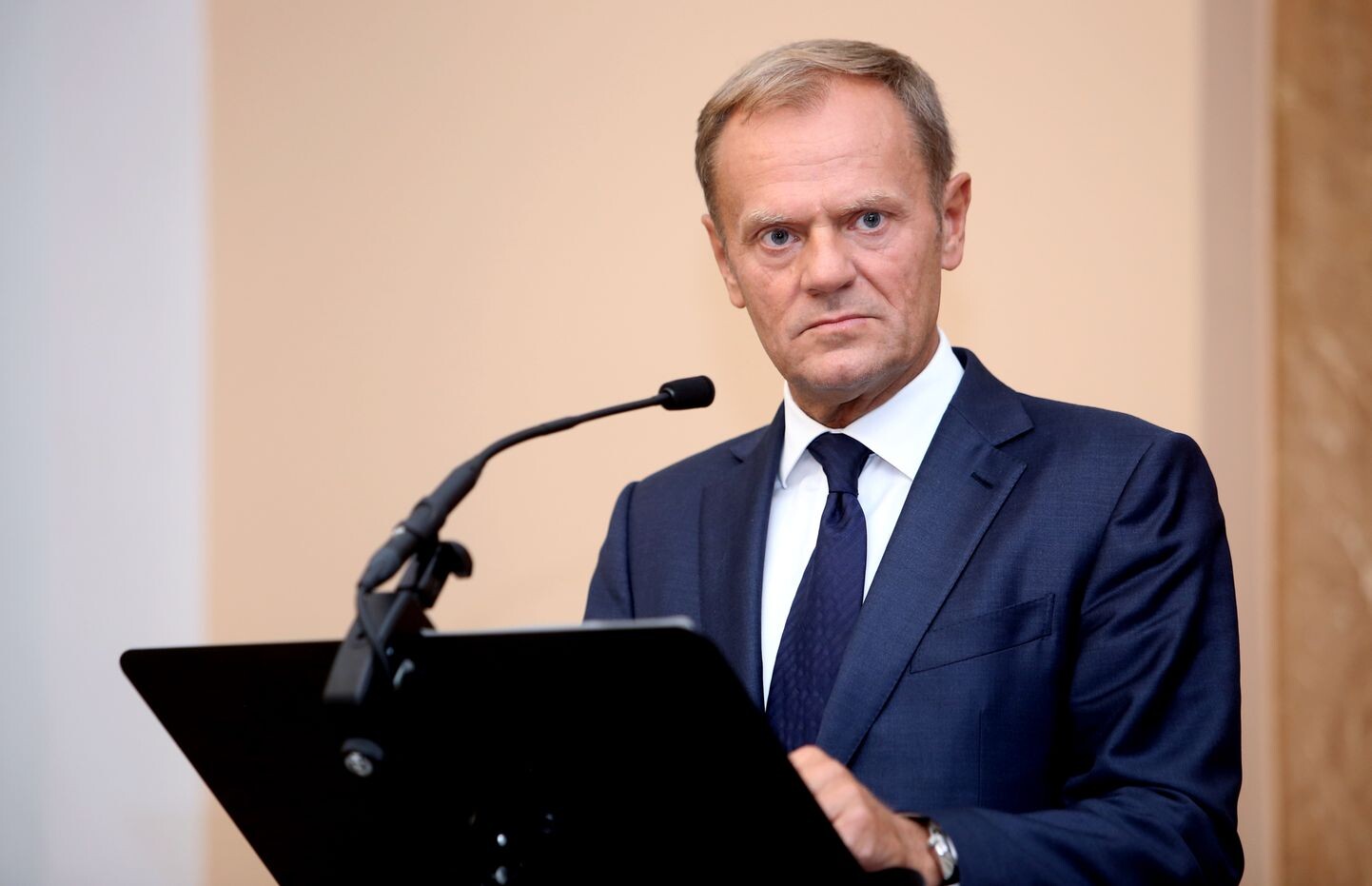 Tusks atceļ vizīti Vācijā