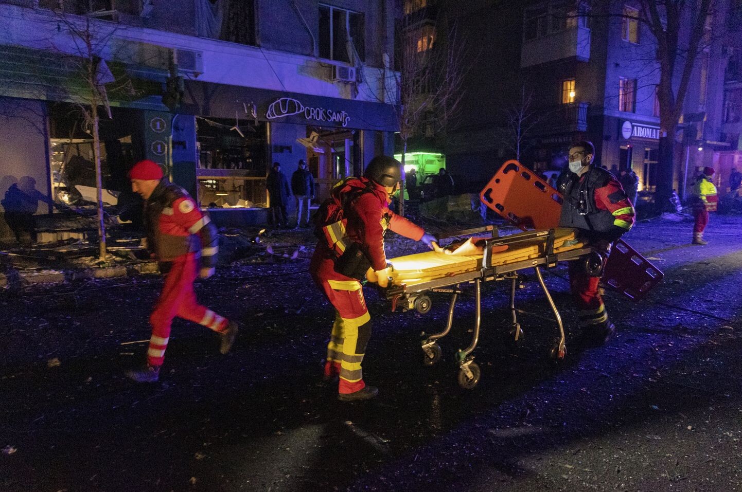 Uzbrukumos Ukrainā nogalināti vismaz četri cilvēki un daļa Kijivas palikusi bez elektrības