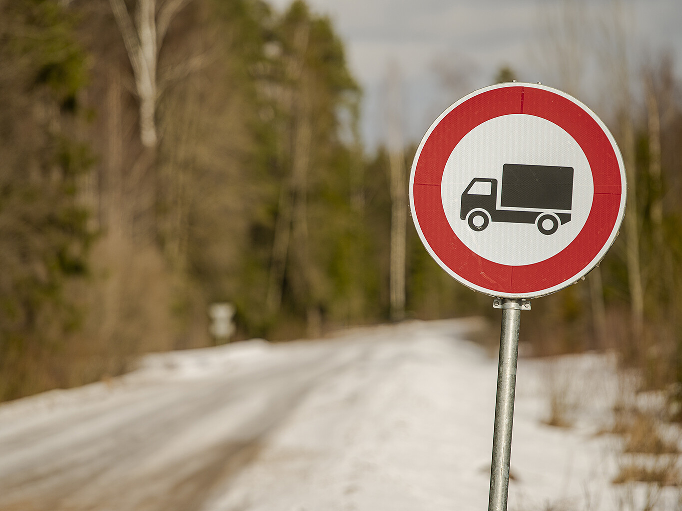 LVC: Kurzemē grants ceļi sāk atgūt nestspēju