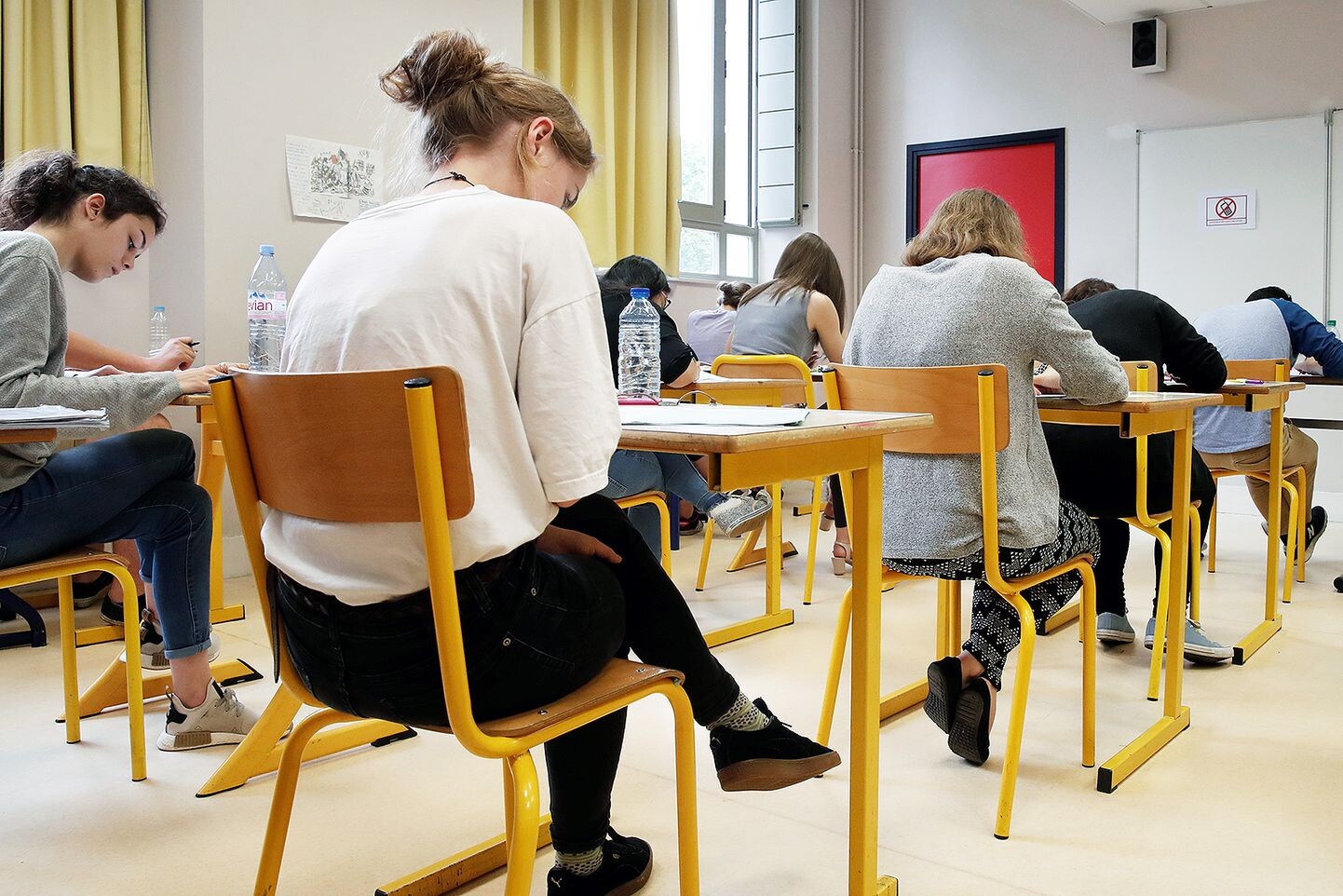 Publiskai apspriešanai nodots IZM piedāvājums šajā mācību gadā necelt centralizēto eksāmenu snieguma slieksni 9. klasēm