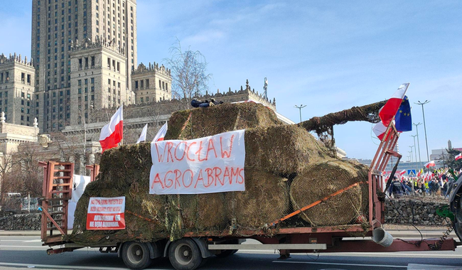 Video: Lauksaimnieki Varšavā protestē pret ES politiku un importu no Ukrainas