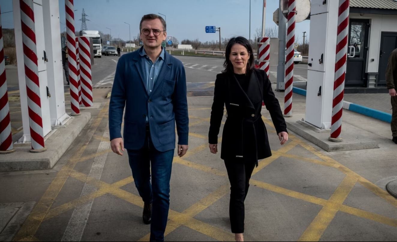 Vācijas ārlietu ministres autokolonnai Ukrainā sekojis Krievijas drons