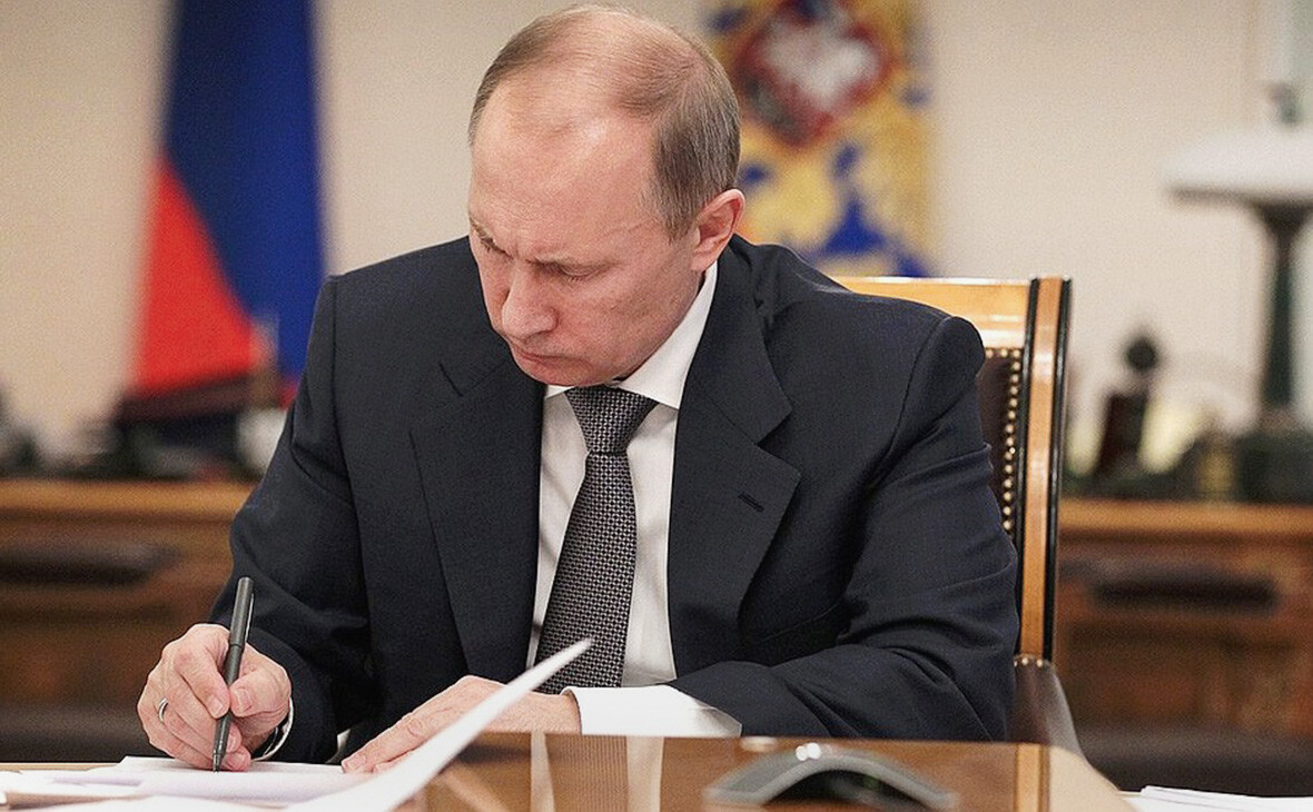 Putins paraksta likumu par mantas konfiskāciju “viltus ziņu” izplatītājiem