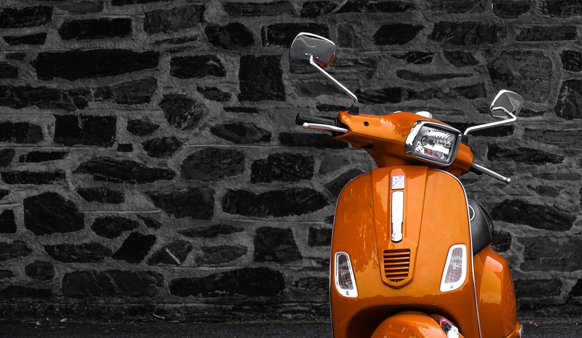 Viens motorollers Priekules ielās un pieci pārkāpumi
