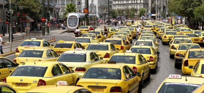 Taksometru šoferi Atēnās rīko 48 stundu streiku