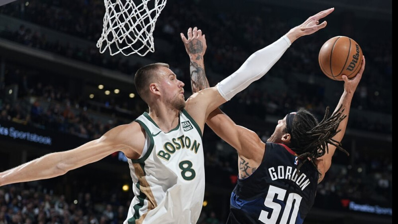 Video: Porziņģa 24 punkti neglābj “Celtics” no zaudējuma