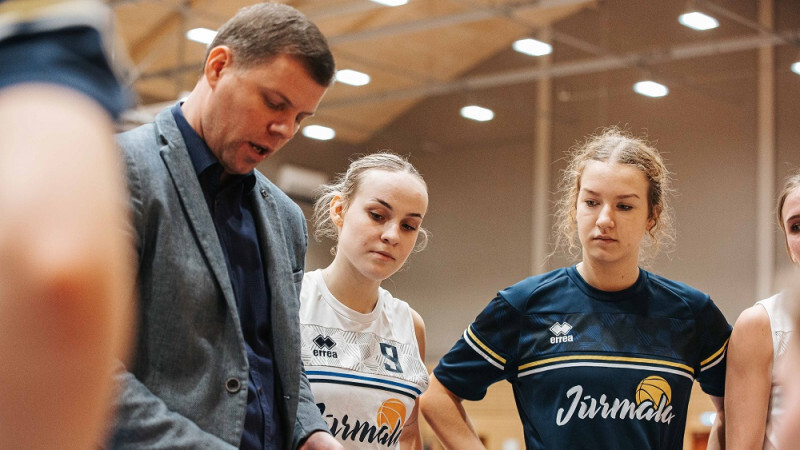 Policija rosina apsūdzēt basketbola treneri Steļmahu par četriem seksuāliem noziegumiem