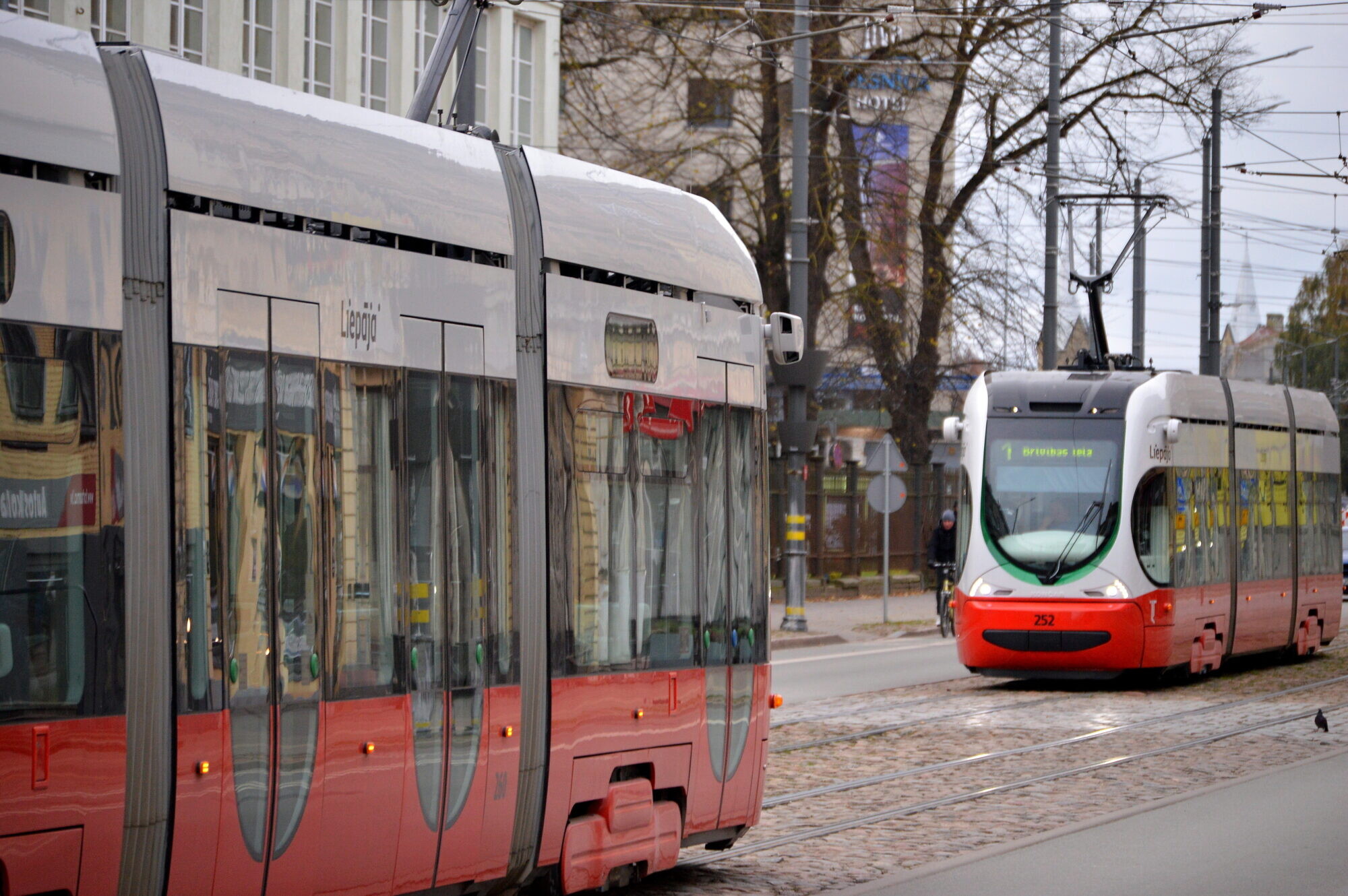 Atkal sadursme ar tramvaju – šoreiz Lielajā ielā