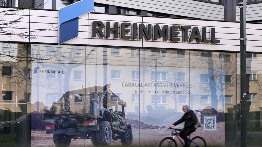 Vācijas ieroču ražotājs “Rheinmetall” plāno izveidot rūpnīcas Ukrainā