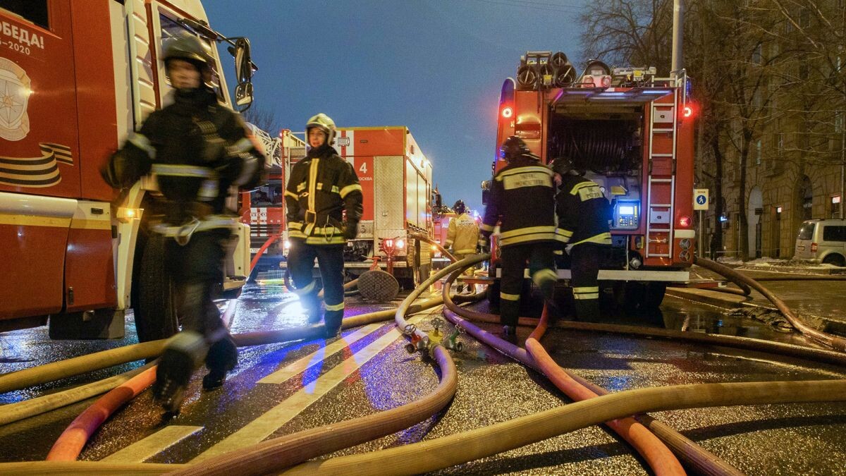 Krievijas dienvidos lidrobotu uzbrukumā izraisīts ugunsgrēks naftas pārstrādes rūpnīcā