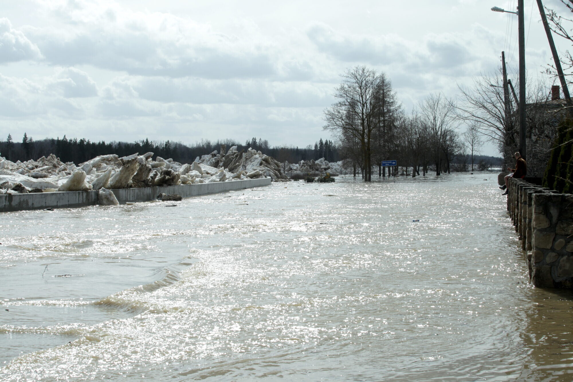 Jēkabpilī Daugava ir brīva no ledus un ūdens līmenis strauji krītas