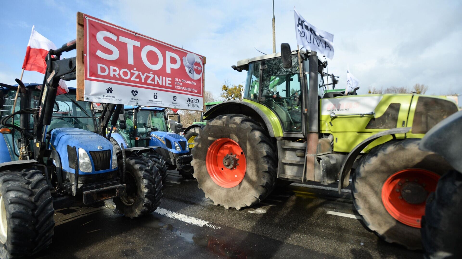 Polijas lauksaimnieki sākuši protestus pie robežas ar Lietuvu; satiksmes sastrēgumu nav