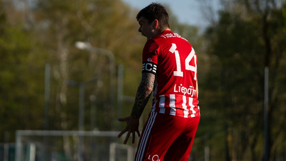 Futbola federācija uz trim mēnešiem diskvalificē Eduardu Tīdenbergu