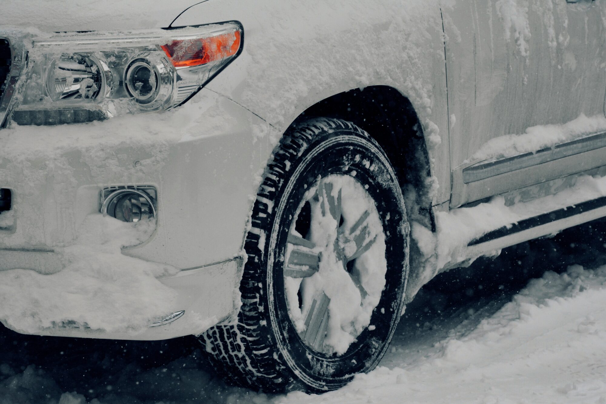 Mazgājot auto, sieviete atklāj nodarītu skādi