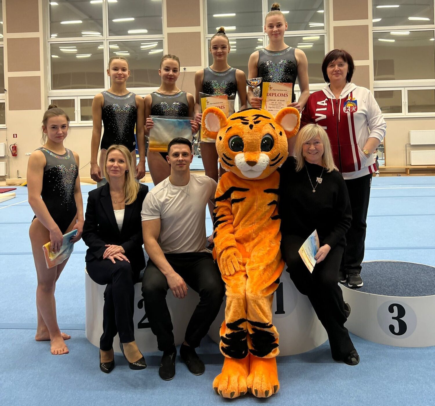 “Tīģerēna kausā” Liepājas sporta vingrotāju komanda izcīna 4. vietu