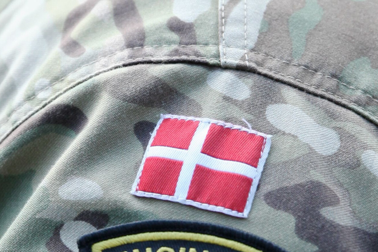 Dānija plāno iesaukt armijā arī sievietes un pagarināt dienesta laiku