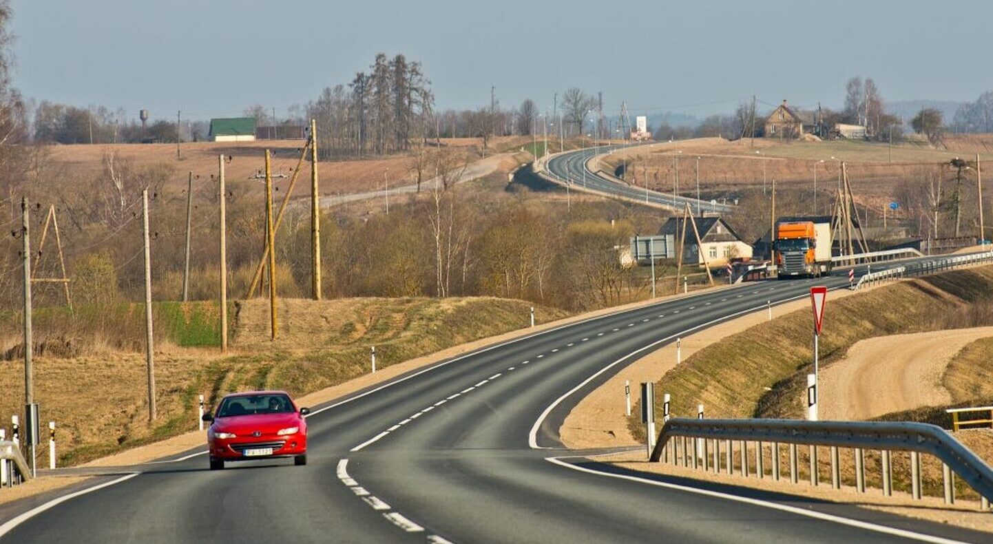 Kurzemē vairākos ceļu posmos sākušies būvdarbi; jārēķinās ar ilgāku ceļā pavadīto laiku