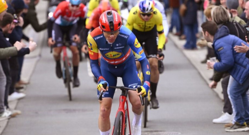 Skujiņš izcīna otro vietu prestižajā “Strade Bianche” velobraucienā