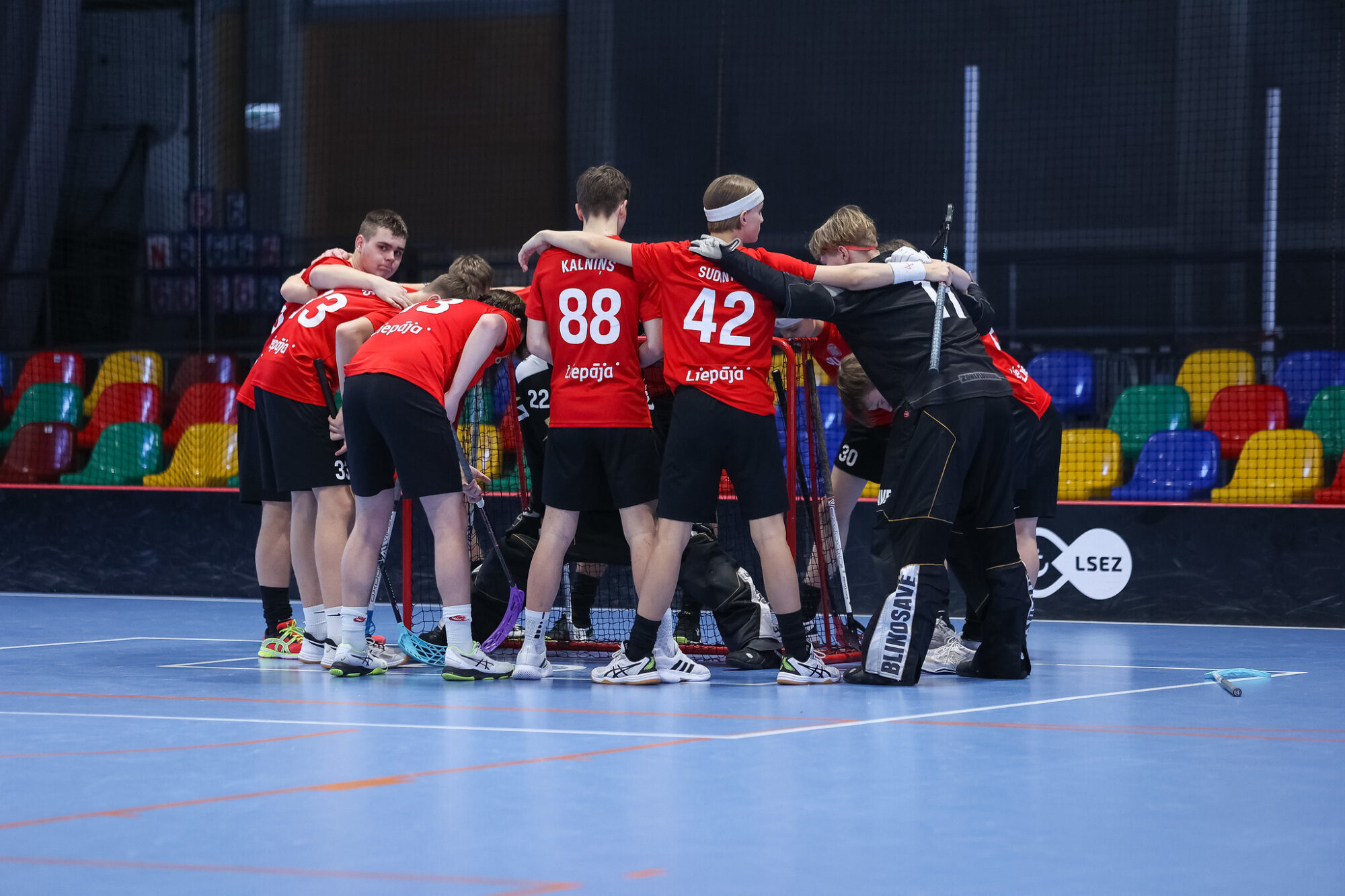 Aizvadītas Liepājas florbola čempionāta pirmās pusfināla spēles