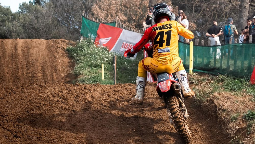 Video: Jonass Argentīnā trešais MXGP posma kvalifikācijā