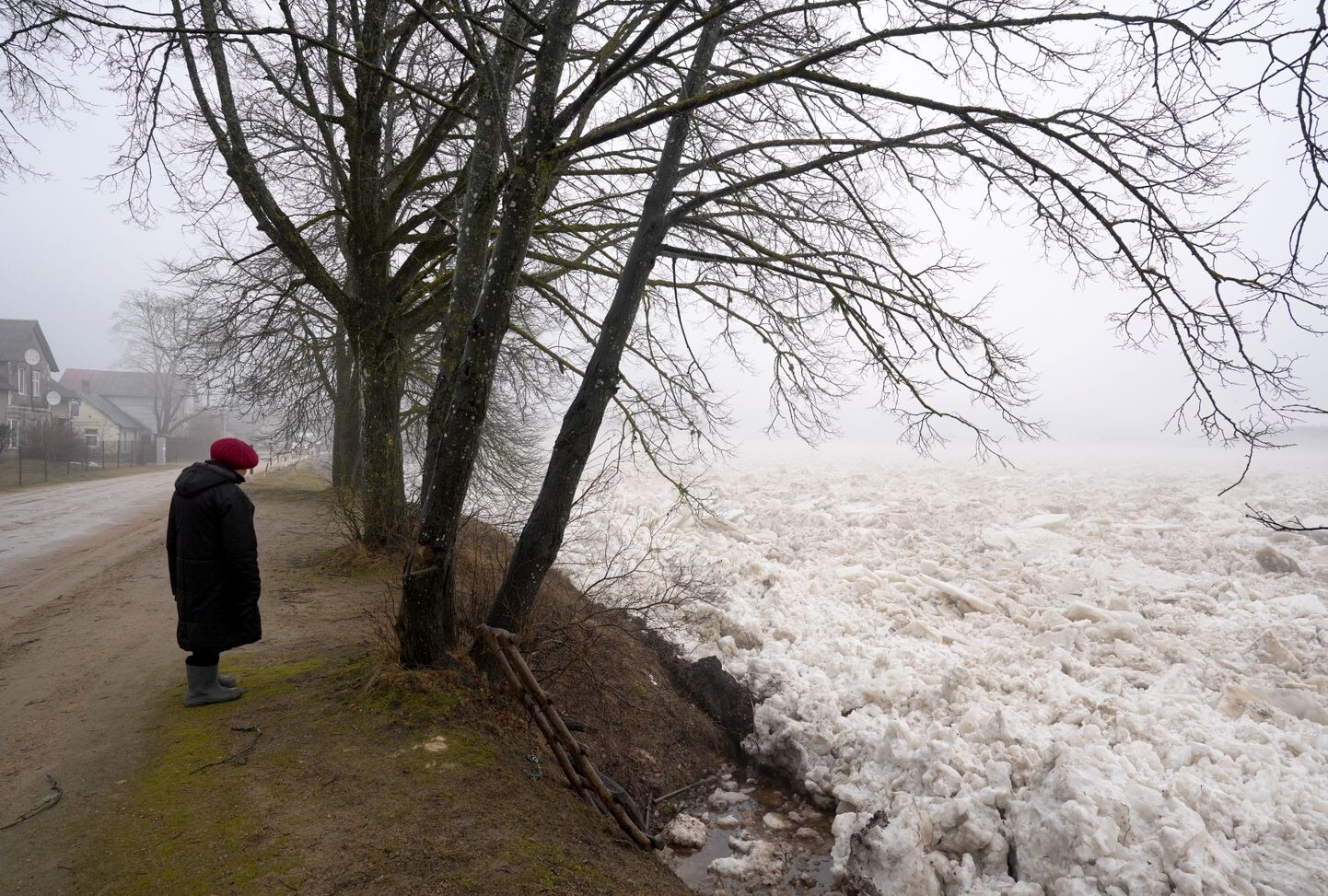 Daugavā lejpus Jēkabpils ūdens līmenis pazeminās