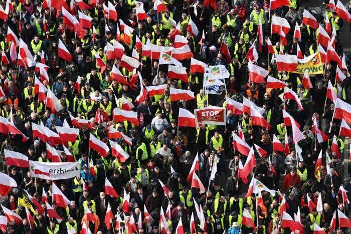 Polijas lauksaimnieki nevienojas ar valdību un turpinās protestus