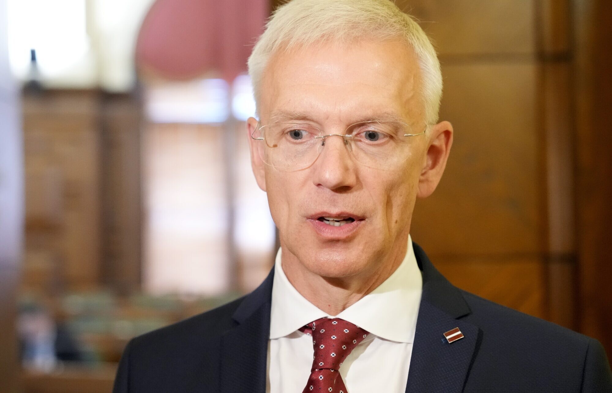 Kariņš turpinās politisko darbību Saeimā